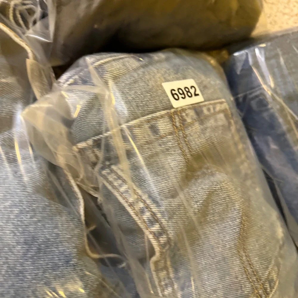 Levis 505 Regular Fit Mens Medium Wash Blue Straight Leg Denim Jeans 40x30